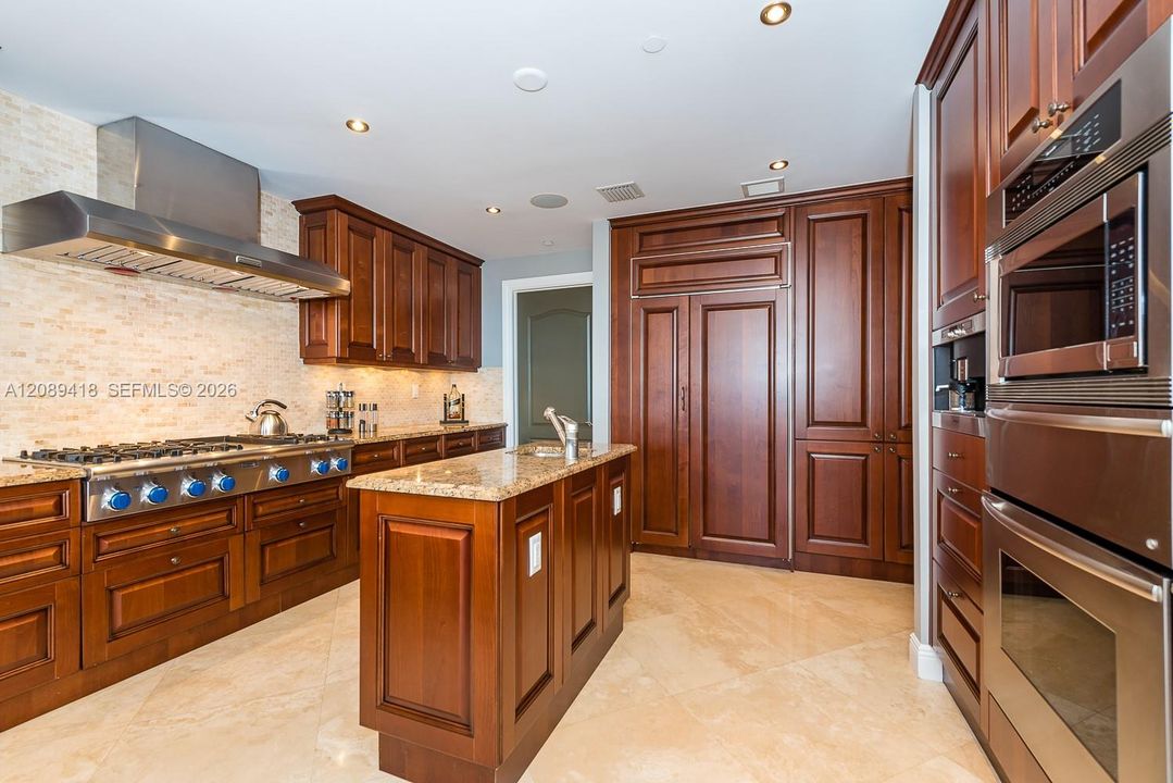 En Venta: $1,999,000 (2 camas, 2 baños, 2671 Pies cuadrados)