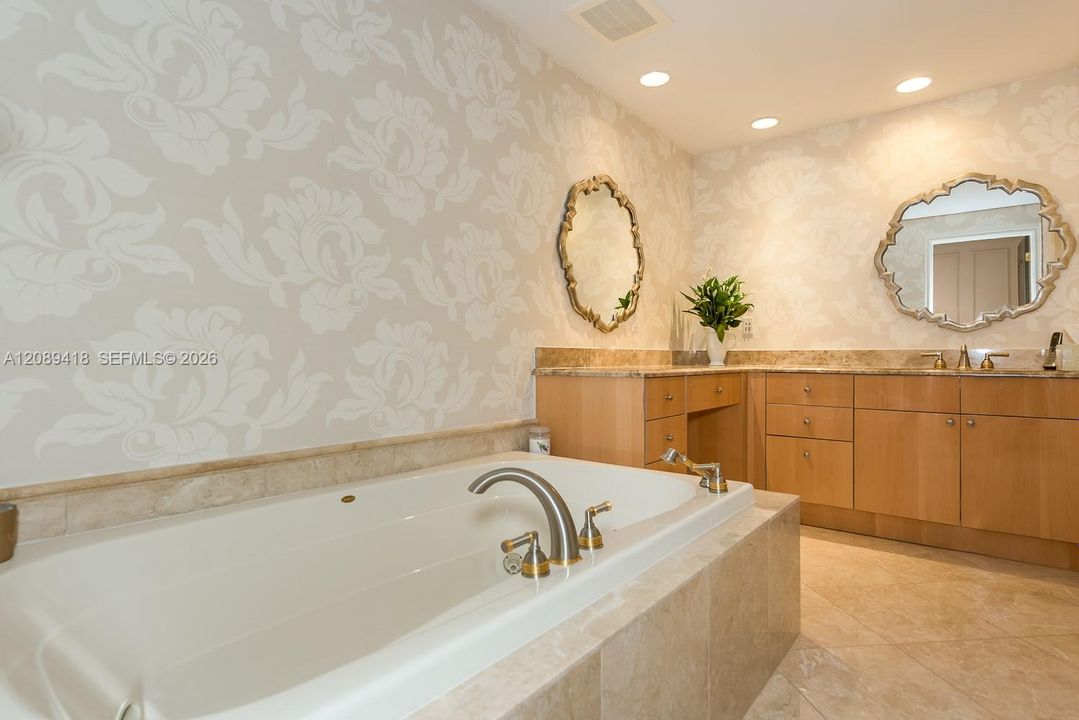 En Venta: $1,999,000 (2 camas, 2 baños, 2671 Pies cuadrados)