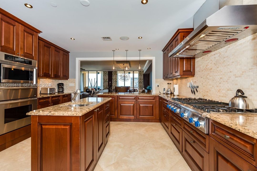 En Venta: $1,999,000 (2 camas, 2 baños, 2671 Pies cuadrados)