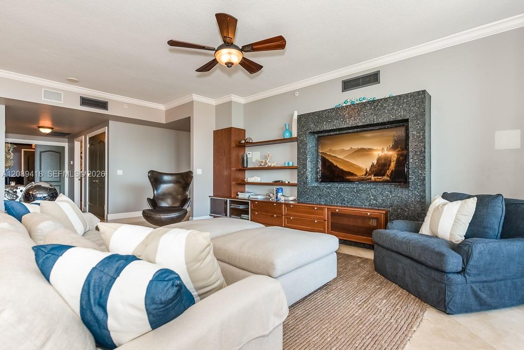 En Venta: $1,999,000 (2 camas, 2 baños, 2671 Pies cuadrados)
