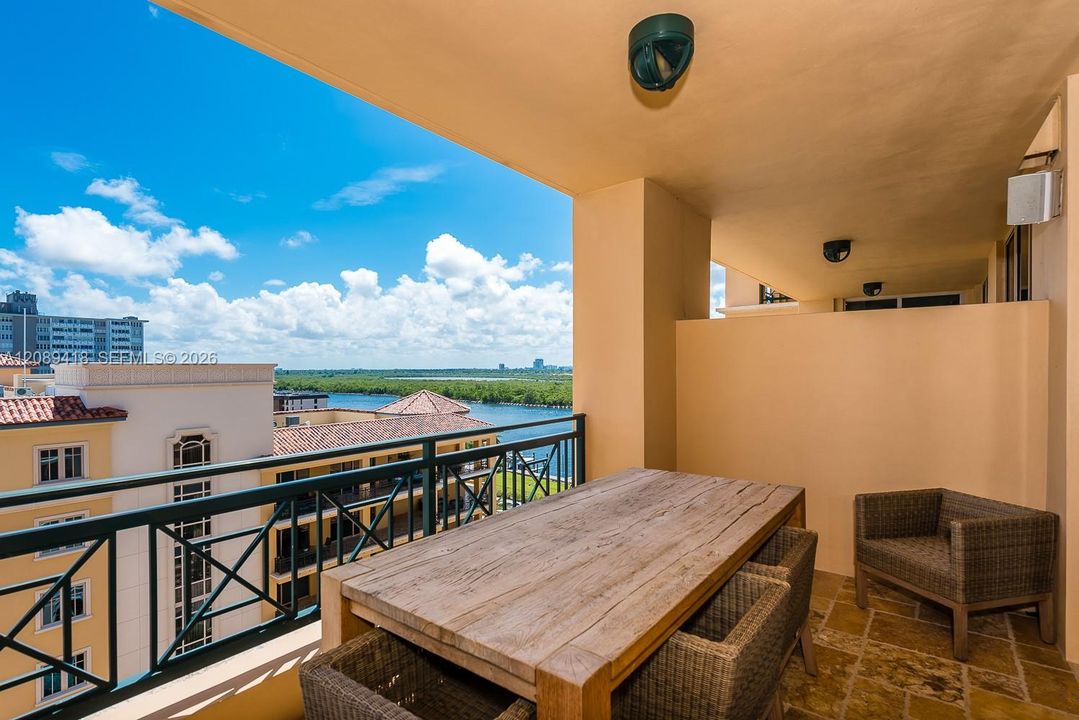 En Venta: $1,999,000 (2 camas, 2 baños, 2671 Pies cuadrados)