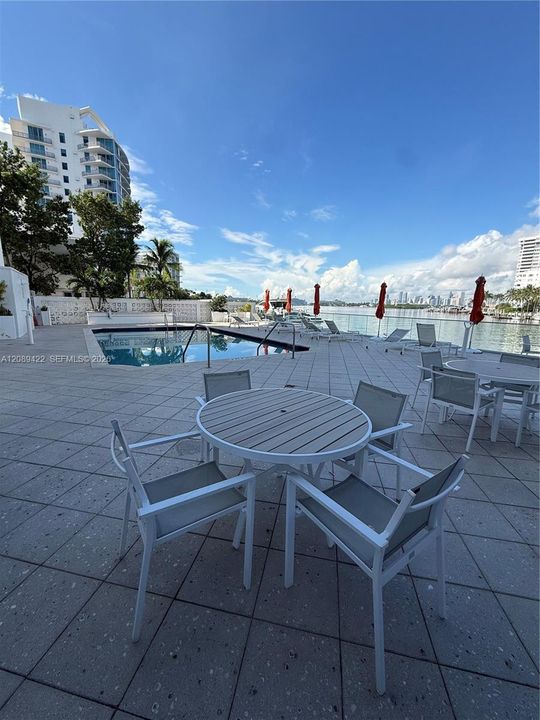 For Sale: $749,000 (2 beds, 2 baths, 1054 Square Feet)