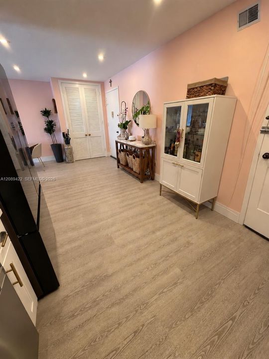 For Sale: $749,000 (2 beds, 2 baths, 1054 Square Feet)