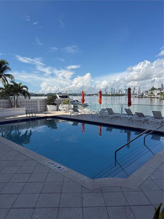 For Sale: $749,000 (2 beds, 2 baths, 1054 Square Feet)