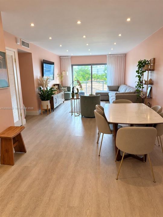 For Sale: $749,000 (2 beds, 2 baths, 1054 Square Feet)