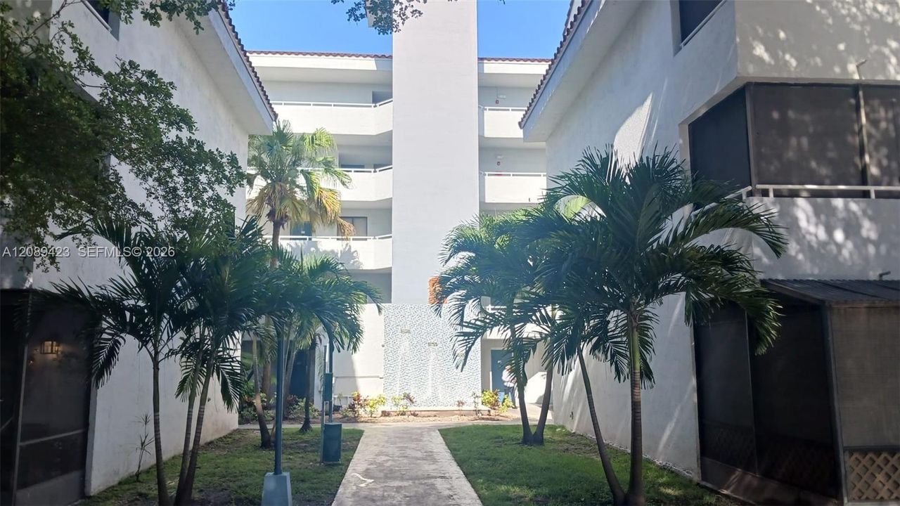 For Sale: $255,000 (2 beds, 2 baths, 1074 Square Feet)
