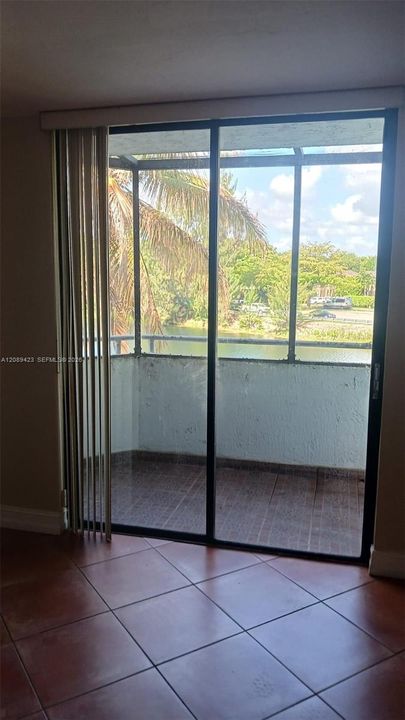 For Sale: $255,000 (2 beds, 2 baths, 1074 Square Feet)
