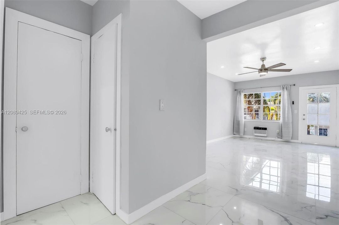 For Rent: $1,950 (0 beds, 1 baths, 400 Square Feet)