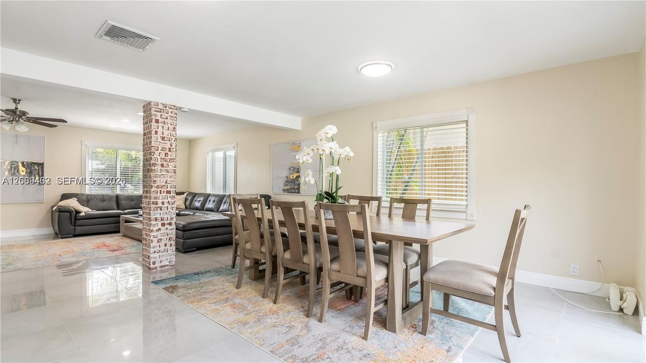 En Venta: $950,000 (4 camas, 3 baños, 2188 Pies cuadrados)