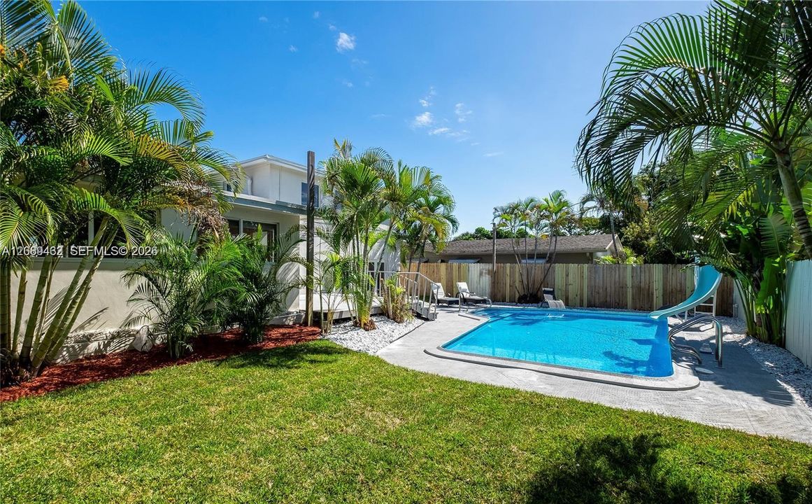 En Venta: $950,000 (4 camas, 3 baños, 2188 Pies cuadrados)