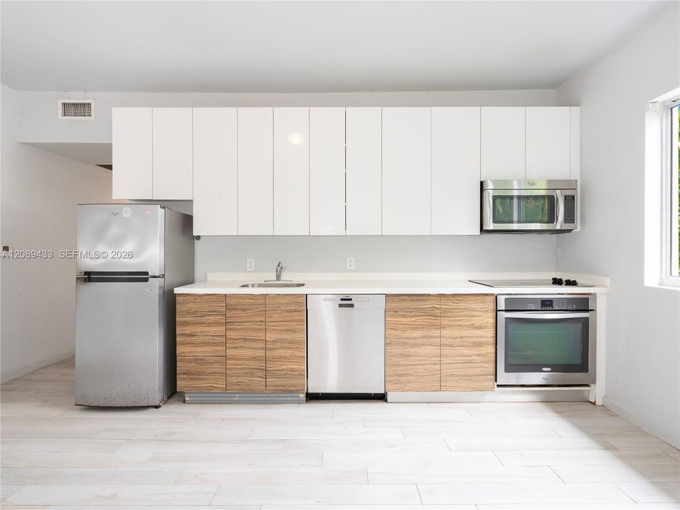 En Venta: $415,000 (2 camas, 2 baños, 715 Pies cuadrados)