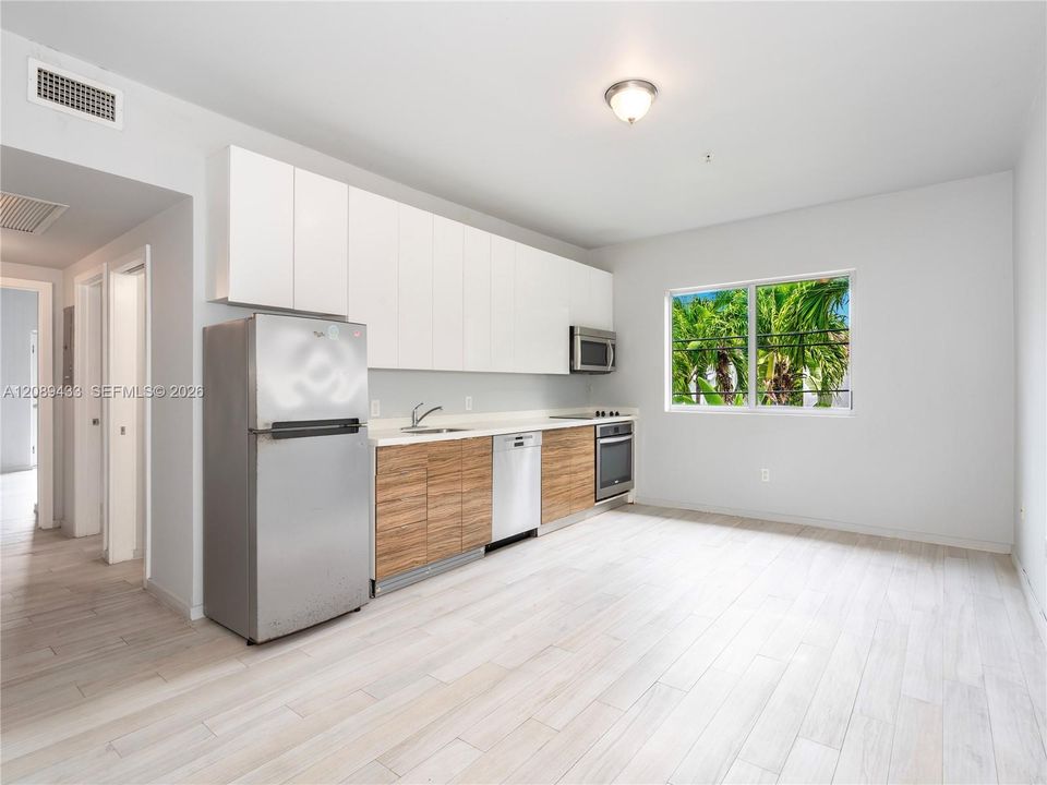 En Venta: $415,000 (2 camas, 2 baños, 715 Pies cuadrados)