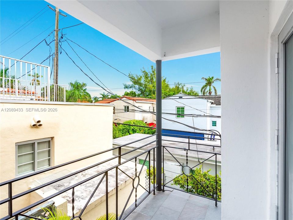 En Venta: $415,000 (2 camas, 2 baños, 715 Pies cuadrados)