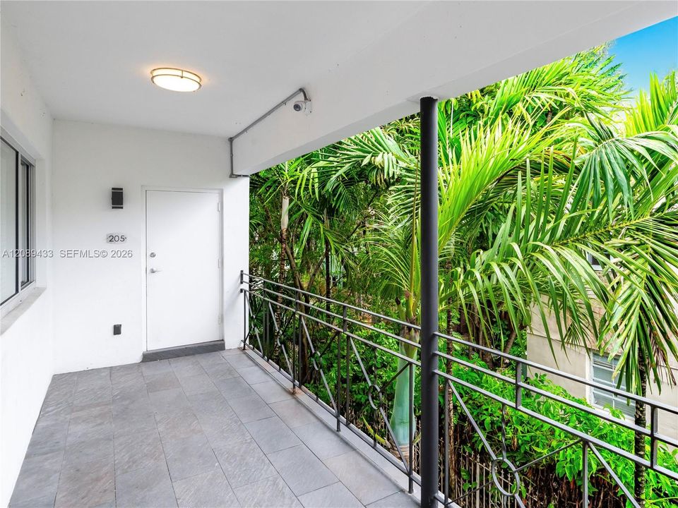En Venta: $415,000 (2 camas, 2 baños, 715 Pies cuadrados)