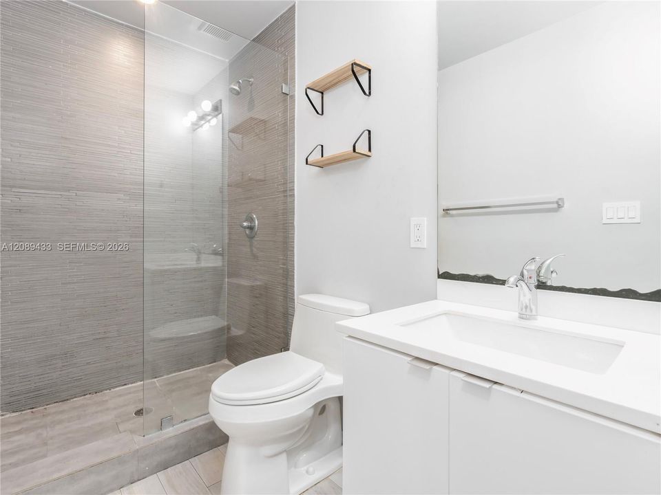 En Venta: $415,000 (2 camas, 2 baños, 715 Pies cuadrados)