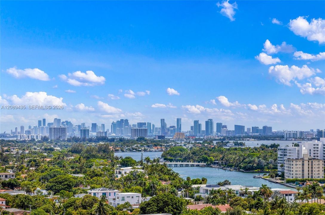 Под контрактом: $3,595,000 (2 спален, 2 ванн, 1599 Квадратных фут)
