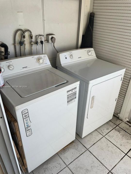 For Sale: $135,000 (1 beds, 1 baths, 726 Square Feet)