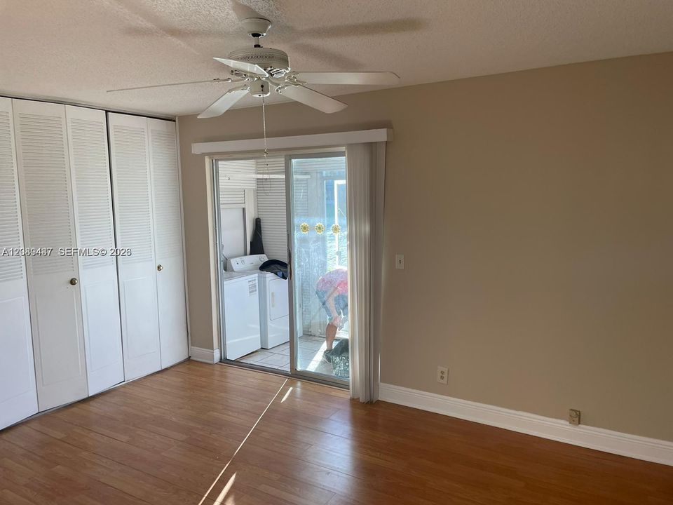 For Sale: $135,000 (1 beds, 1 baths, 726 Square Feet)