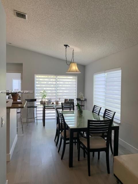For Rent: $3,699 (3 beds, 2 baths, 1347 Square Feet)