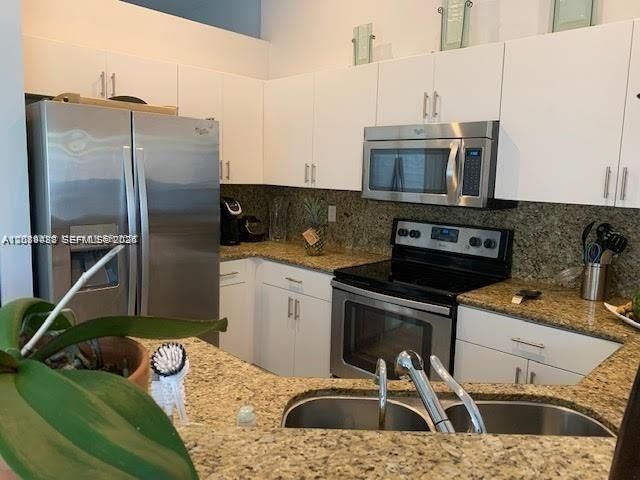 For Rent: $3,699 (3 beds, 2 baths, 1347 Square Feet)