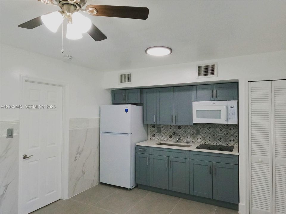 В аренду: $1,800 (1 спален, 1 ванн, 648 Квадратных фут)
