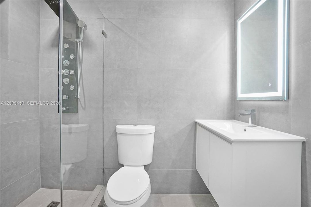 出租: $4,000 (3 贝兹, 2 浴室, 1592 平方英尺)