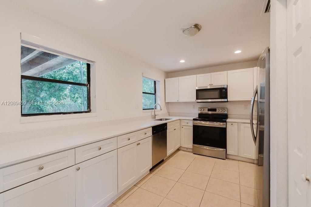 For Rent: $2,700 (3 beds, 1 baths, 1075 Square Feet)