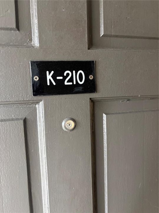 For Sale: $255,000 (1 beds, 1 baths, 922 Square Feet)