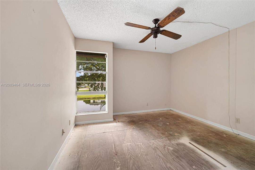 En Venta: $159,900 (4 camas, 2 baños, 2020 Pies cuadrados)