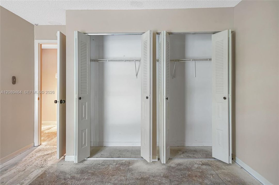 En Venta: $159,900 (4 camas, 2 baños, 2020 Pies cuadrados)