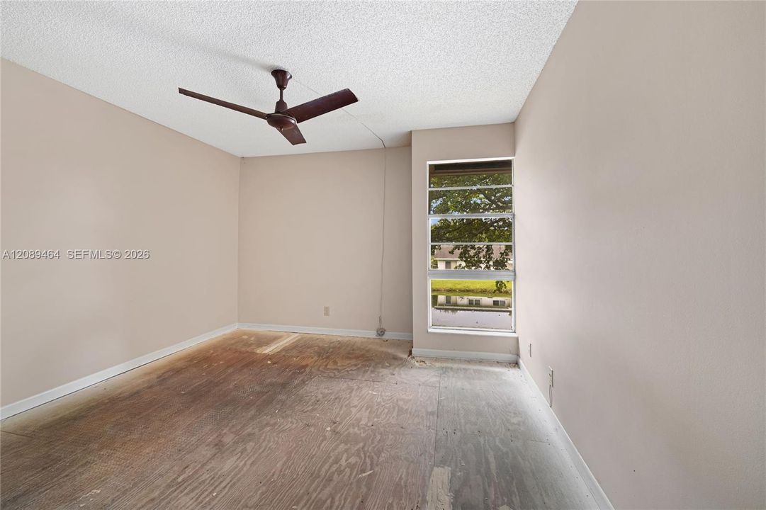 En Venta: $159,900 (4 camas, 2 baños, 2020 Pies cuadrados)
