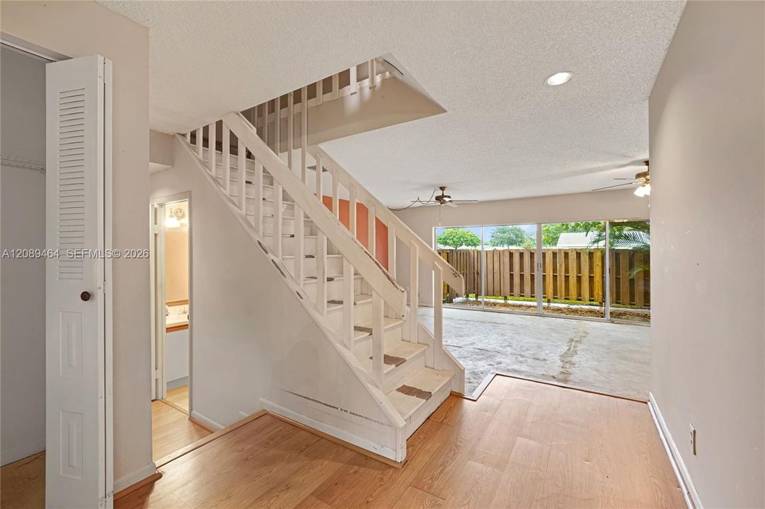 En Venta: $159,900 (4 camas, 2 baños, 2020 Pies cuadrados)