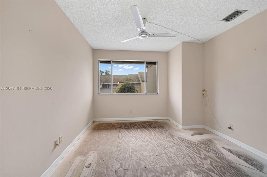 En Venta: $159,900 (4 camas, 2 baños, 2020 Pies cuadrados)
