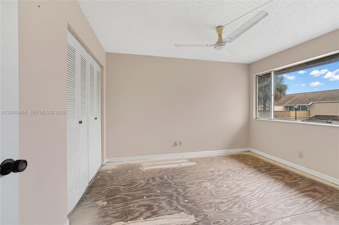 En Venta: $159,900 (4 camas, 2 baños, 2020 Pies cuadrados)