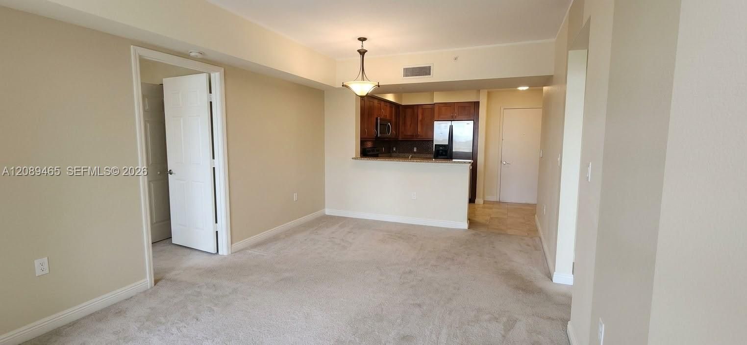 For Sale: $389,000 (2 beds, 2 baths, 1052 Square Feet)