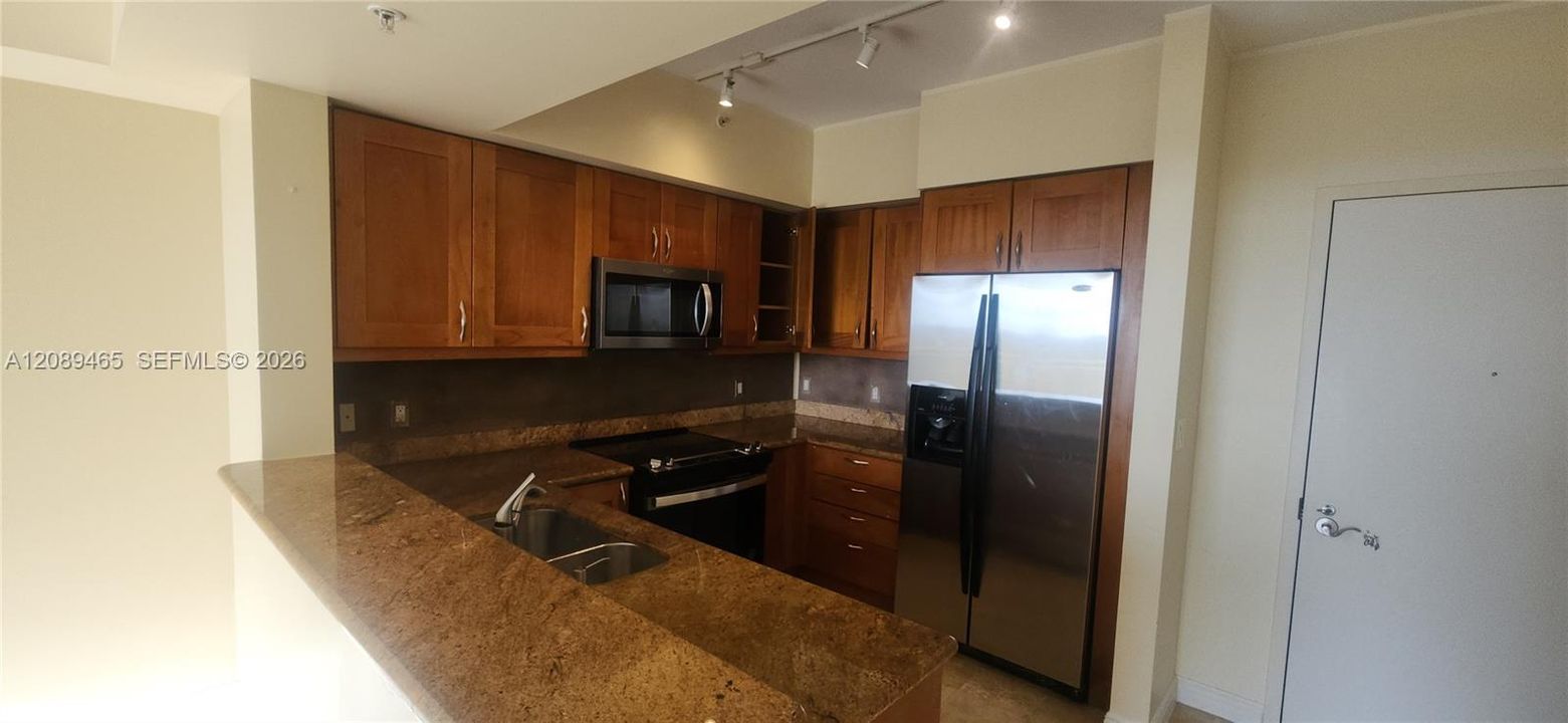 For Sale: $389,000 (2 beds, 2 baths, 1052 Square Feet)
