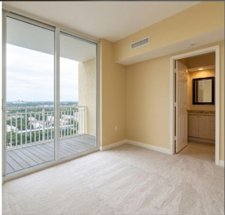 For Sale: $389,000 (2 beds, 2 baths, 1052 Square Feet)