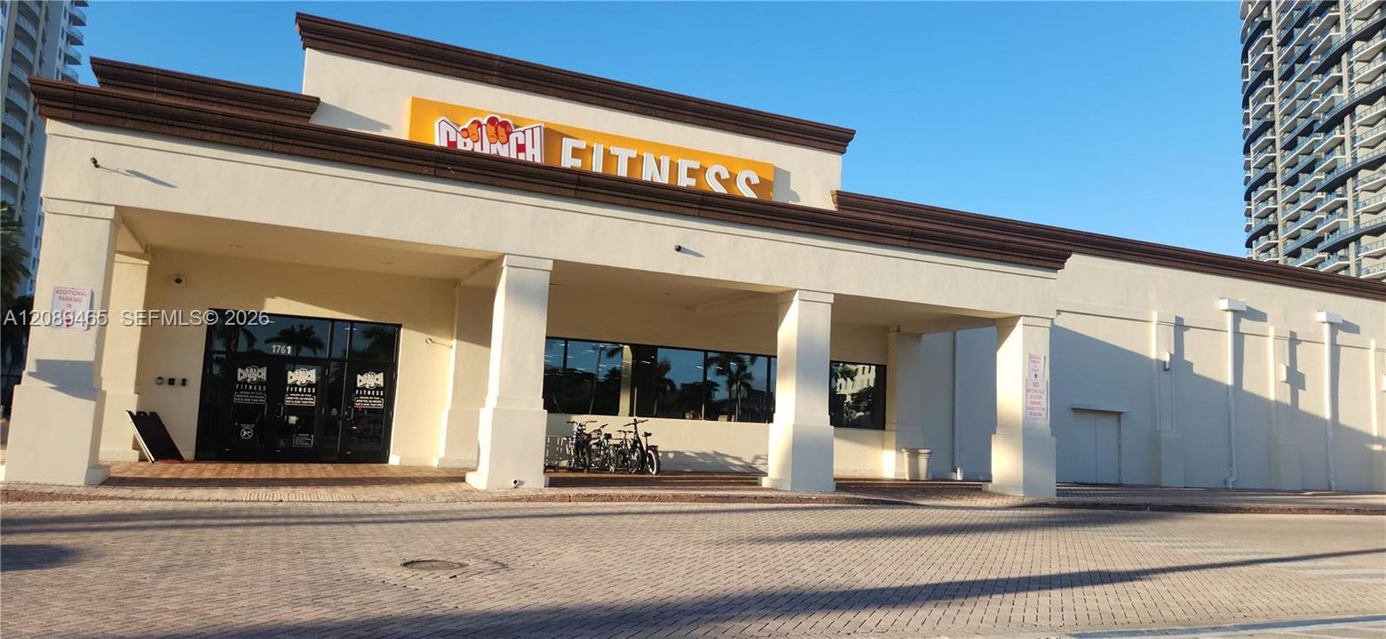 walking distance to Crunch fitness gym