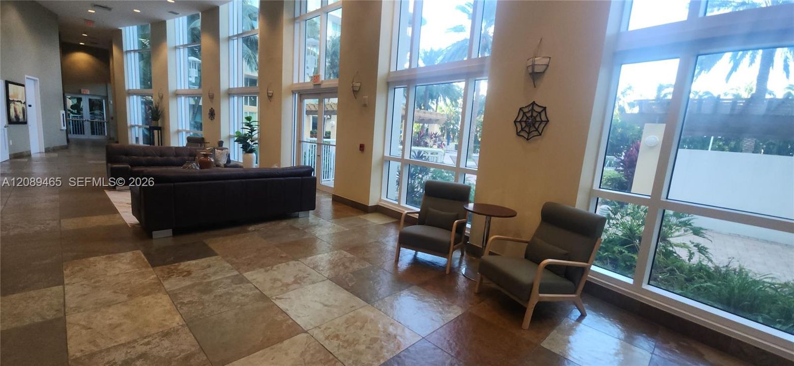For Sale: $389,000 (2 beds, 2 baths, 1052 Square Feet)