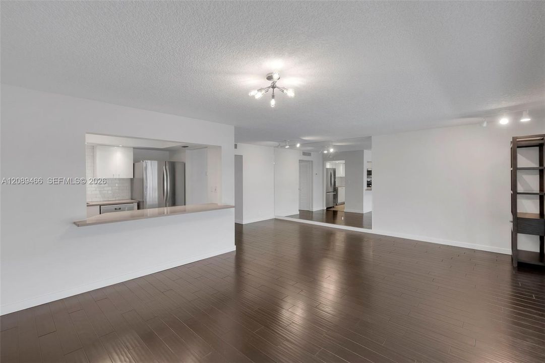 En Venta: $359,000 (1 camas, 1 baños, 900 Pies cuadrados)