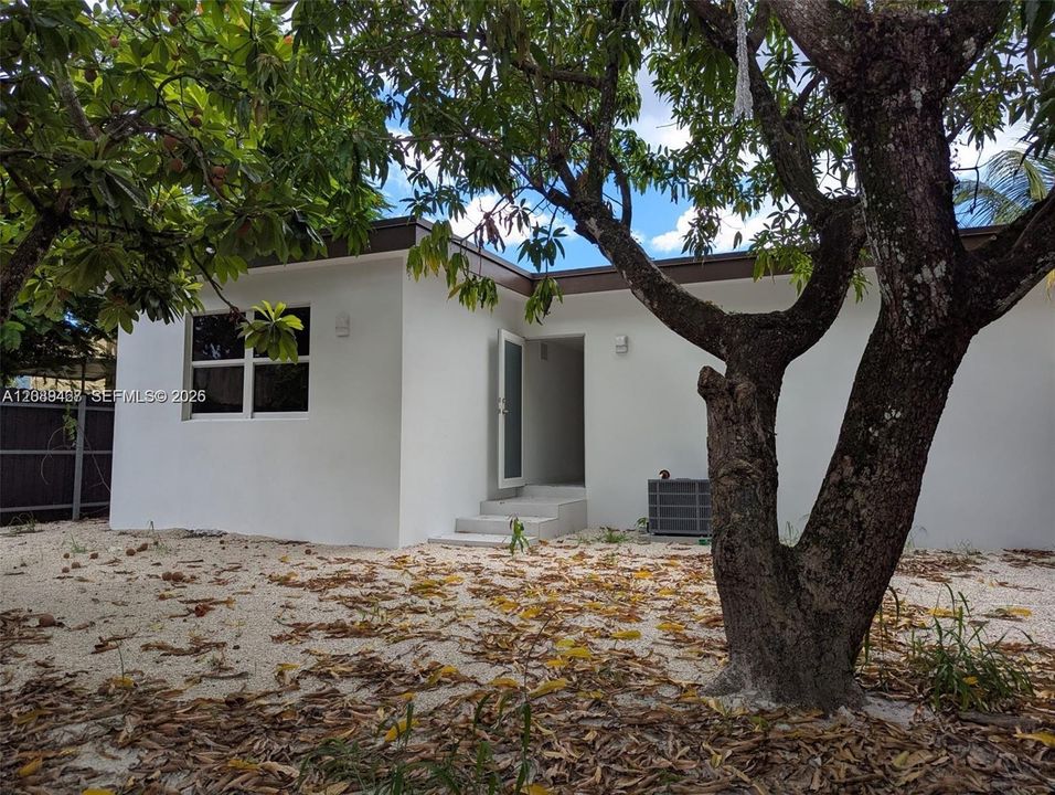 For Rent: $2,500 (2 beds, 2 baths, 1288 Square Feet)