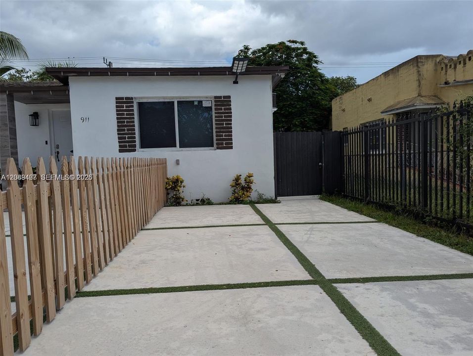 For Rent: $2,500 (2 beds, 2 baths, 1288 Square Feet)