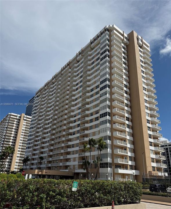 For Rent: $2,900 (2 beds, 2 baths, 1240 Square Feet)