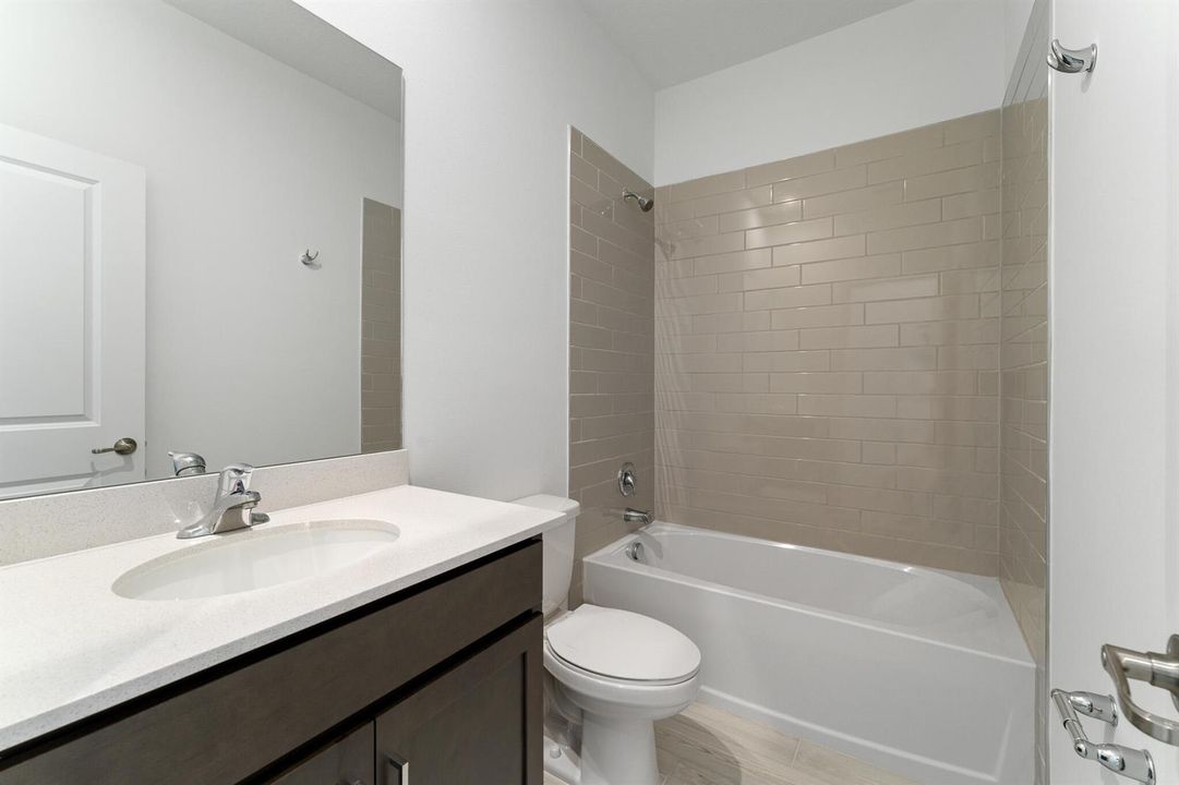 US_SEF_Dakota_Lot 85_Bath 2