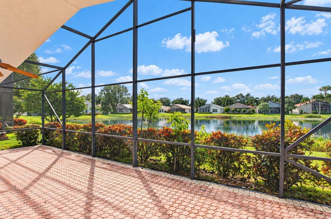 Lake view Dome screen patio & Lenai