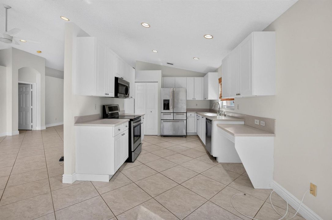 Kitchen additional photo 2