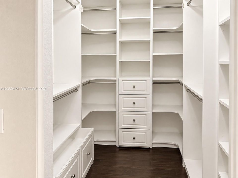 En Venta: $650,000 (3 camas, 3 baños, 2062 Pies cuadrados)