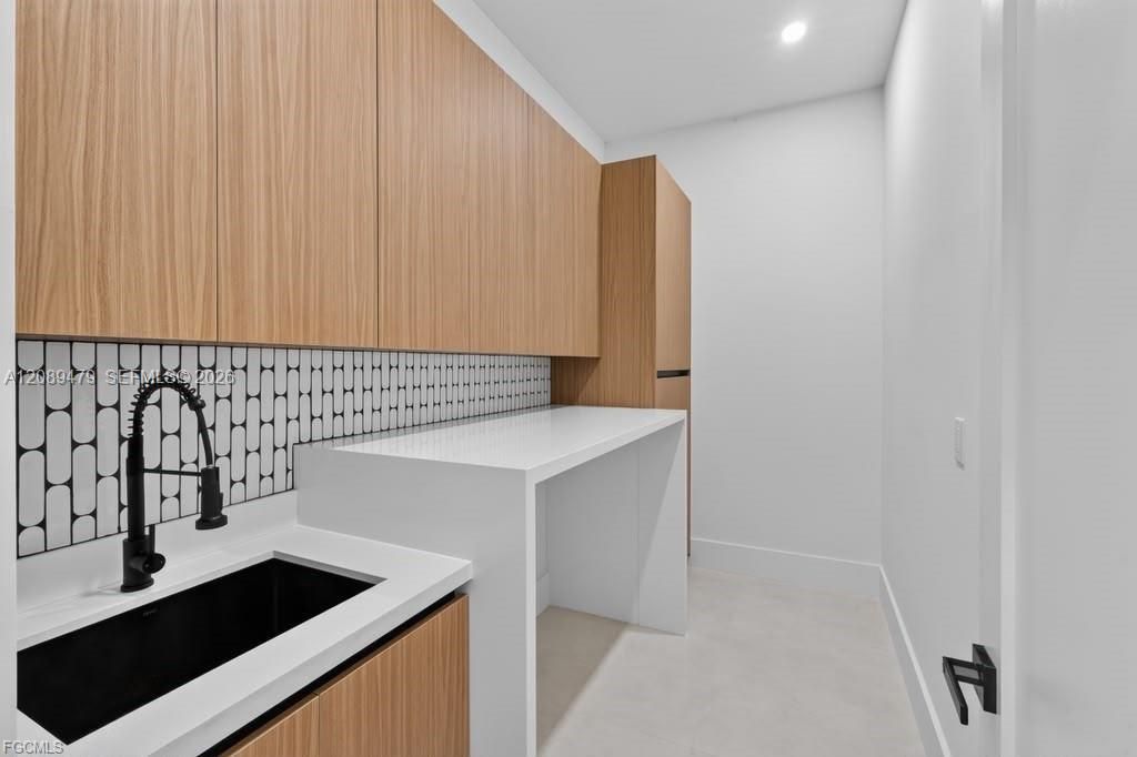 En Venta: $760,000 (4 camas, 3 baños, 2416 Pies cuadrados)