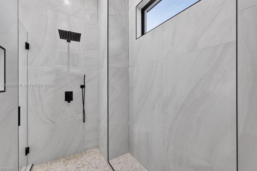 En Venta: $760,000 (4 camas, 3 baños, 2416 Pies cuadrados)