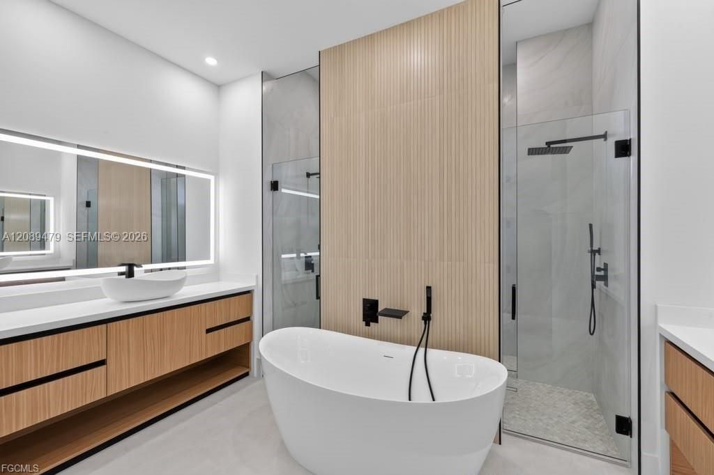 En Venta: $760,000 (4 camas, 3 baños, 2416 Pies cuadrados)